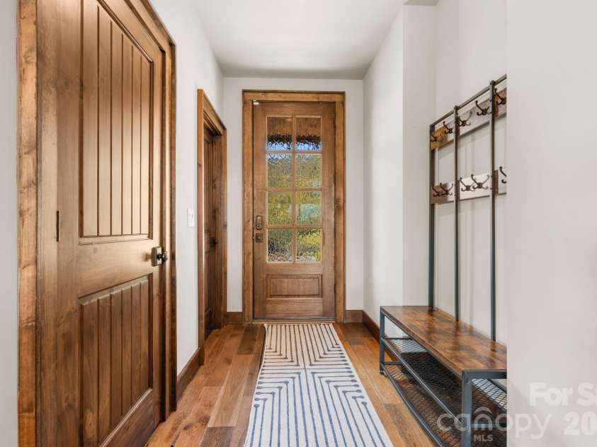 92 White Eagle Trail, Banner Elk, NC 28604.  MLS# CAR4381259, YatesRealty ID 24744. Foyer