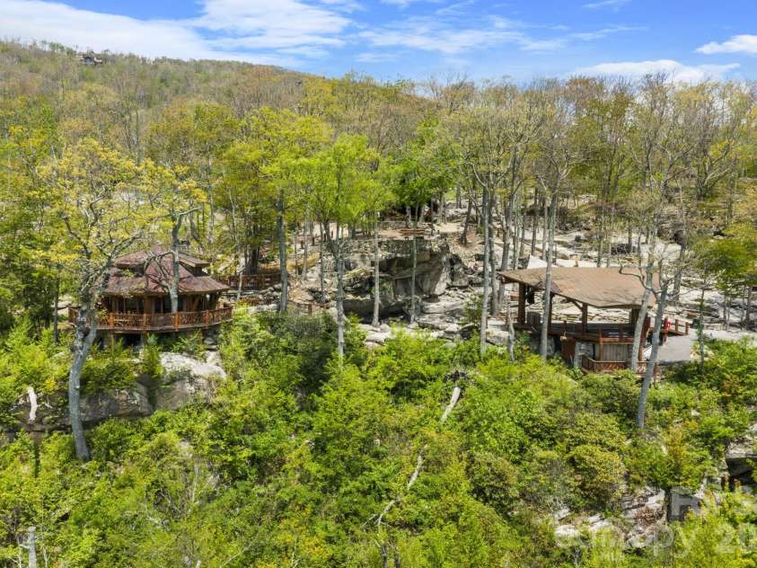 92 White Eagle Trail, Banner Elk, NC 28604.  MLS# CAR4381259, YatesRealty ID 24744. Great Camp stage