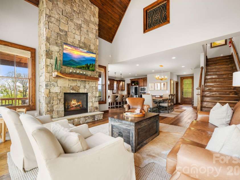92 White Eagle Trail, Banner Elk, NC 28604.  MLS# CAR4381259, YatesRealty ID 24744. Great room