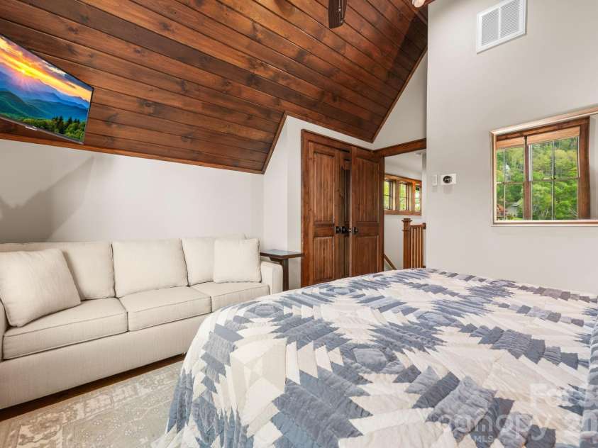 92 White Eagle Trail, Banner Elk, NC 28604.  MLS# CAR4381259, YatesRealty ID 24744. Large bedroom on upper level