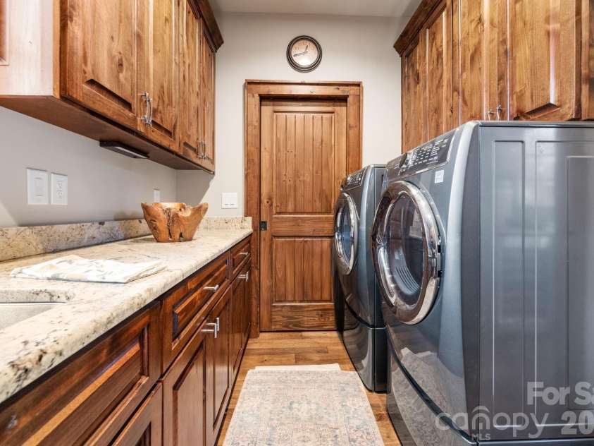 92 White Eagle Trail, Banner Elk, NC 28604.  MLS# CAR4381259, YatesRealty ID 24744. Laundry