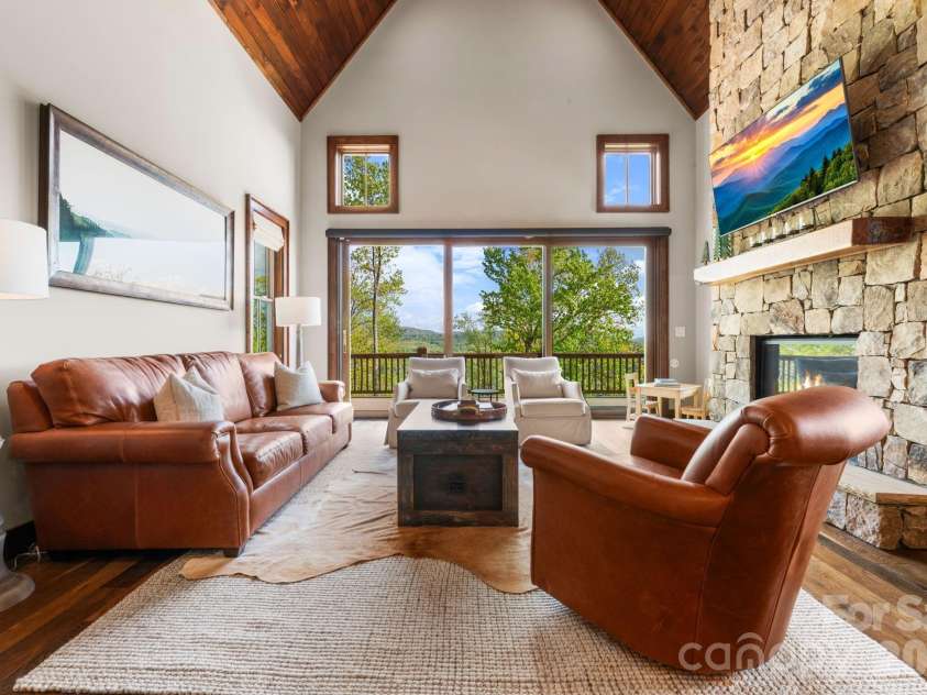 92 White Eagle Trail, Banner Elk, NC 28604.  MLS# CAR4381259, YatesRealty ID 24744. Living Room