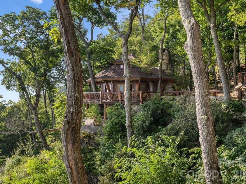 92 White Eagle Trail, Banner Elk, NC 28604.  MLS# CAR4381259, YatesRealty ID 24744. Sunset Lounge