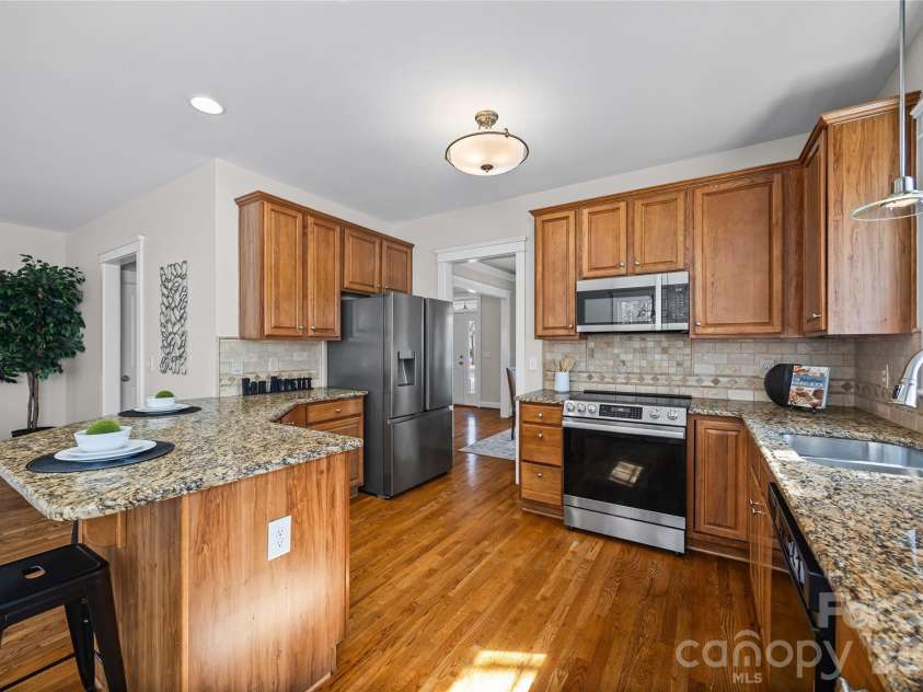 1039 Hunters Run Drive, Tega Cay, SC 29708.  MLS# CAR4384009, YatesRealty ID 24745. 