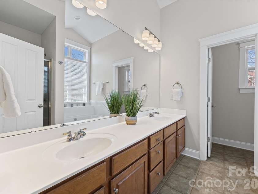 1039 Hunters Run Drive, Tega Cay, SC 29708.  MLS# CAR4384009, YatesRealty ID 24745. 