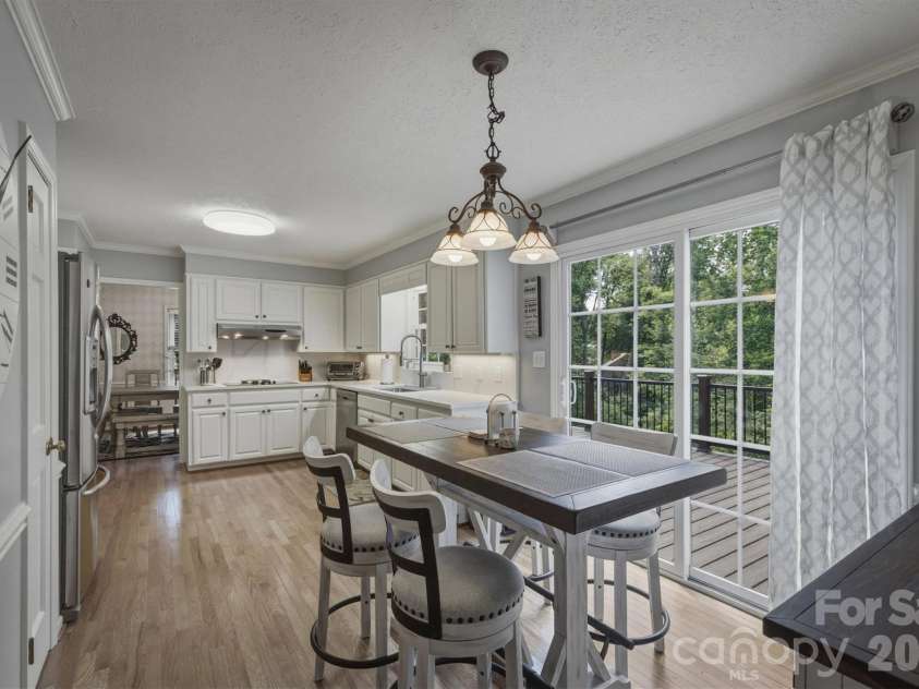 103 Wedgewood Court, Morganton, NC 28655.  MLS# CAR4383886, YatesRealty ID 24746. Breakfast Nook