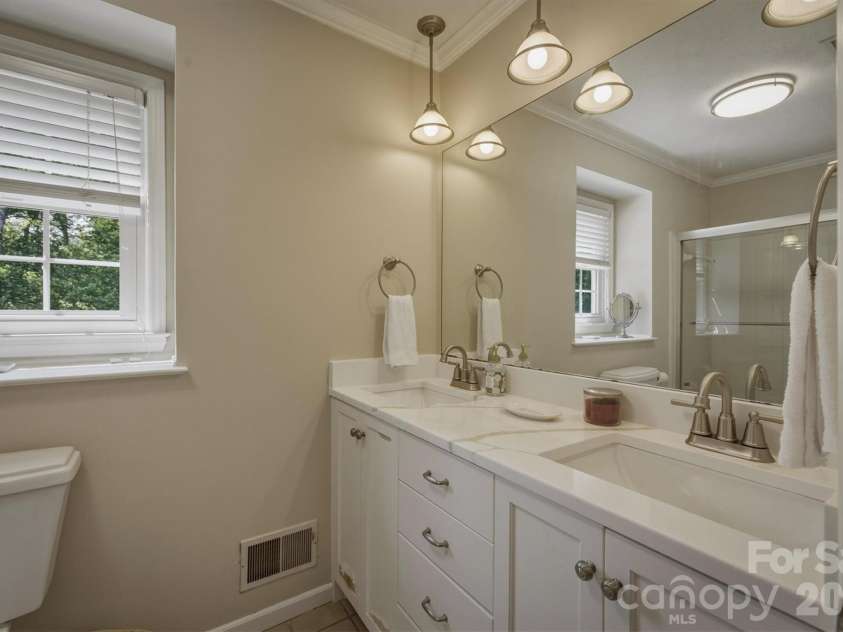 103 Wedgewood Court, Morganton, NC 28655.  MLS# CAR4383886, YatesRealty ID 24746. Full, Hall Bathroom