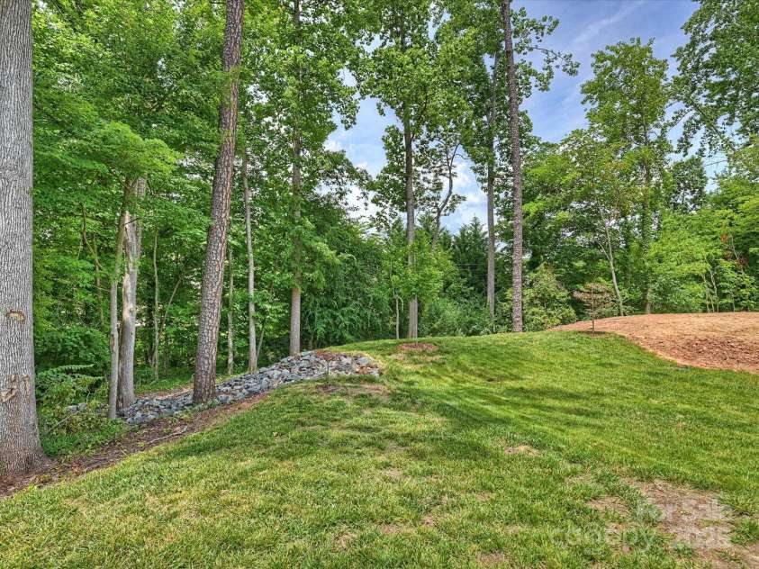 822 River Oaks Lane, Charlotte, NC 28226.  MLS# CAR4271623, YatesRealty ID 24746. Back Yard