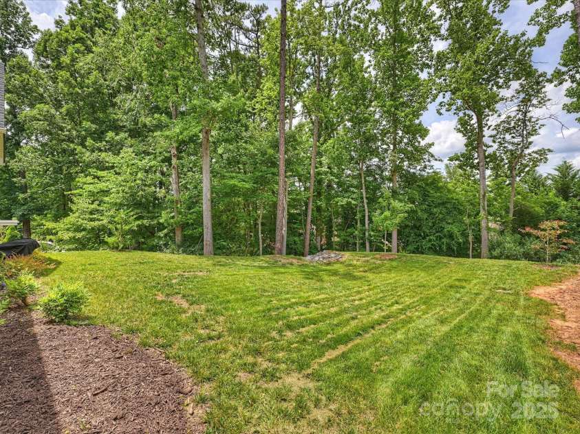 822 River Oaks Lane, Charlotte, NC 28226.  MLS# CAR4271623, YatesRealty ID 24746. Back Yard
