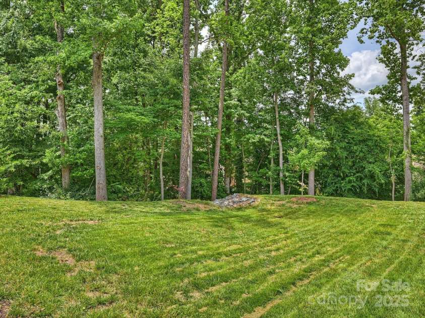 822 River Oaks Lane, Charlotte, NC 28226.  MLS# CAR4271623, YatesRealty ID 24746. Back Yard