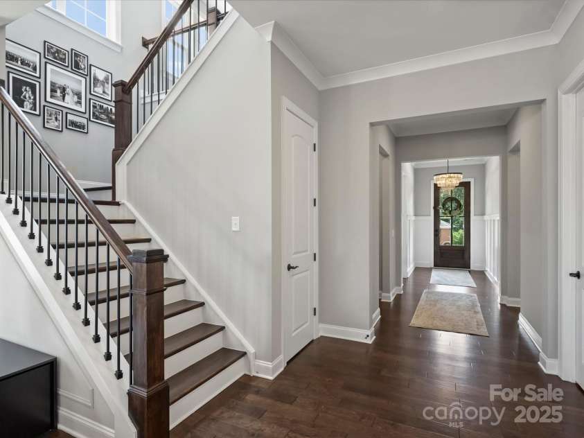 822 River Oaks Lane, Charlotte, NC 28226.  MLS# CAR4271623, YatesRealty ID 24746. Foyer