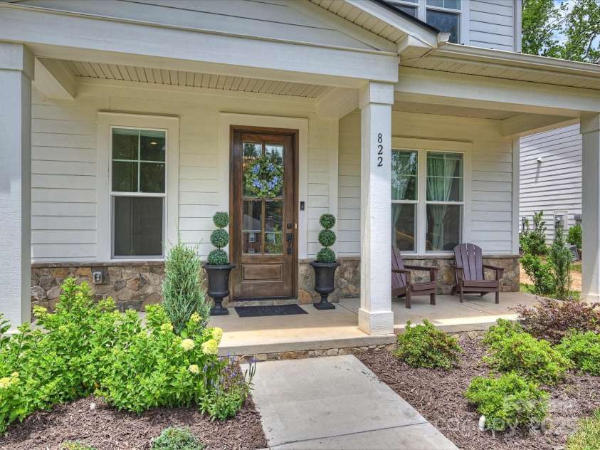 822 River Oaks Lane, Charlotte, NC 28226.  MLS# CAR4271623, YatesRealty ID 24746. Front Entry