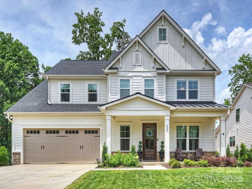 822 River Oaks Lane, Charlotte, NC 28226.  MLS# CAR4271623, YatesRealty ID 24746. Front Exterior