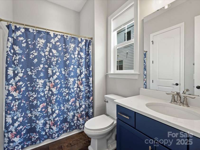 822 River Oaks Lane, Charlotte, NC 28226.  MLS# CAR4271623, YatesRealty ID 24746. Full Bathroom #2