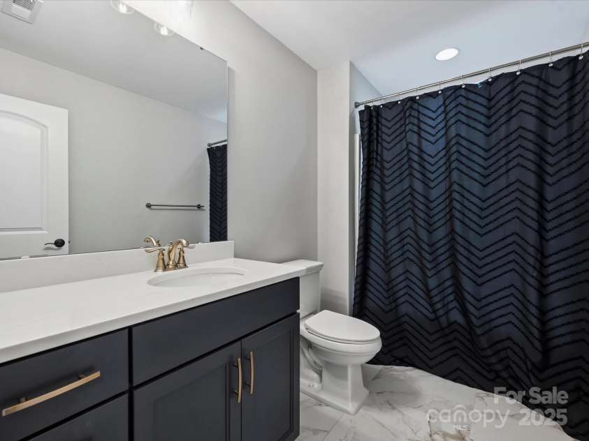 822 River Oaks Lane, Charlotte, NC 28226.  MLS# CAR4271623, YatesRealty ID 24746. Full Bathroom #4