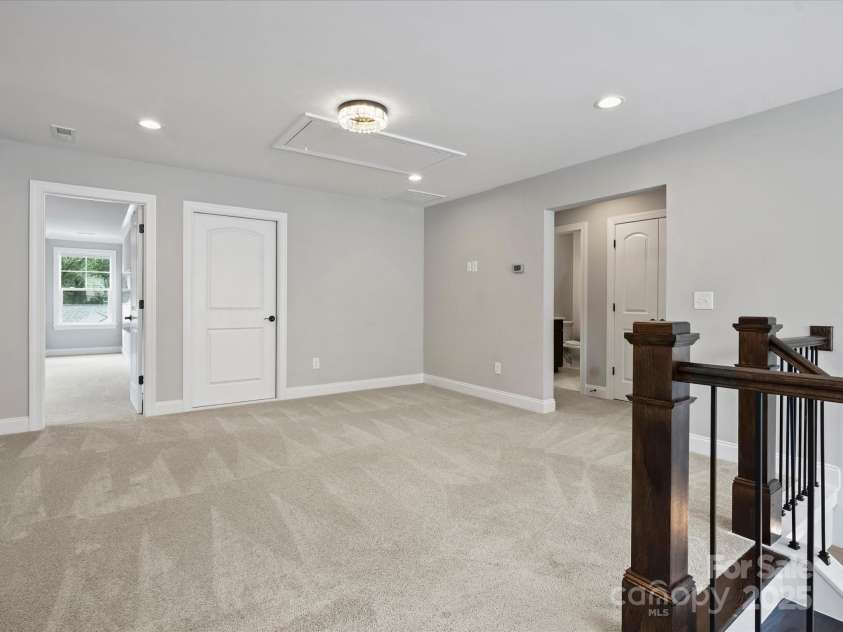 822 River Oaks Lane, Charlotte, NC 28226.  MLS# CAR4271623, YatesRealty ID 24746. Loft