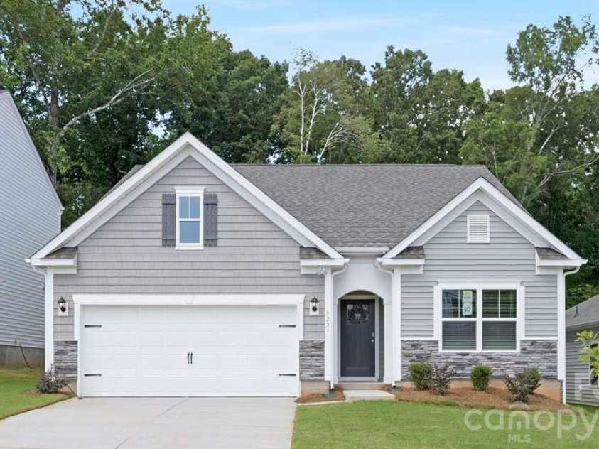 47 Cora View Trail, Waynesville, NC 28785.  MLS# CAR4354313, YatesRealty ID 24747. Photos are representative