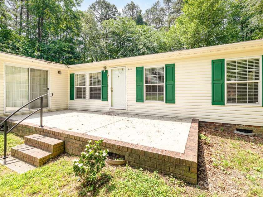 611 Robinson Street, Dallas, NC 28034.  MLS# CAR4261429, YatesRealty ID 24747. Large front porch