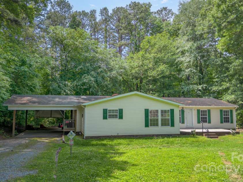 611 Robinson Street, Dallas, NC 28034.  MLS# CAR4261429, YatesRealty ID 24747. Ranch home with covered parking, carport, large front porch, outbuilding, and screened porch!