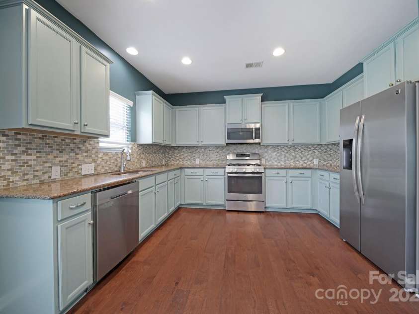 1051 Albany Park Drive, Fort Mill, SC 29715.  MLS# CAR4273686, YatesRealty ID 24748. Kitchen