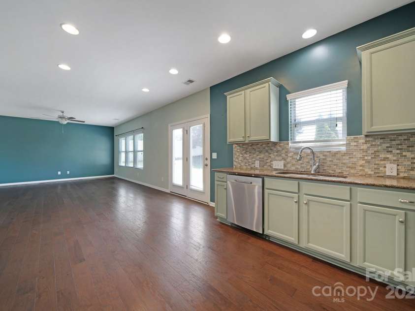 1051 Albany Park Drive, Fort Mill, SC 29715.  MLS# CAR4273686, YatesRealty ID 24748. Kitchen