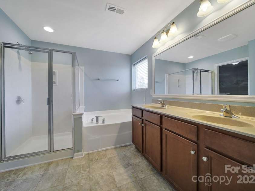 1051 Albany Park Drive, Fort Mill, SC 29715.  MLS# CAR4273686, YatesRealty ID 24748. Primary bath