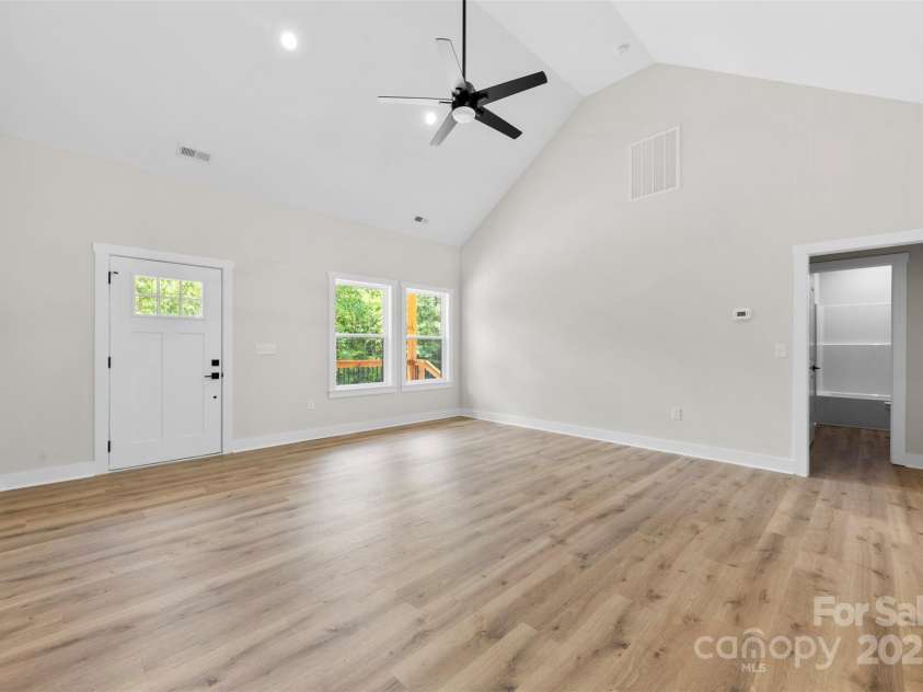 109 Darvee Road, Blacksburg, SC 29702.  MLS# CAR4255858, YatesRealty ID 24749. 