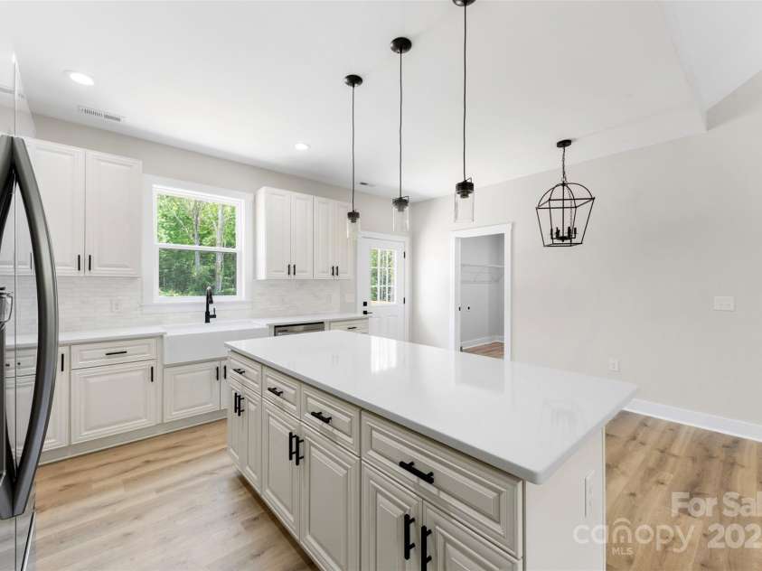 109 Darvee Road, Blacksburg, SC 29702.  MLS# CAR4255858, YatesRealty ID 24749. 