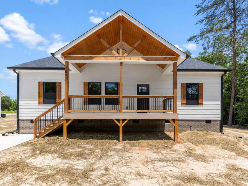 109 Darvee Road, Blacksburg, SC 29702.  MLS# CAR4255858, YatesRealty ID 24749. 