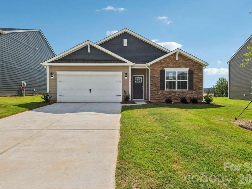 25 Cora View Trail, Waynesville, NC 28785.  MLS# CAR4354300, YatesRealty ID 24749. Photos are representative