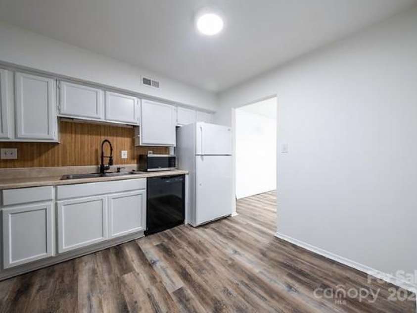 7151 Stonington Lane, Charlotte, NC 28227.  MLS# CAR4216068, YatesRealty ID 2475. 