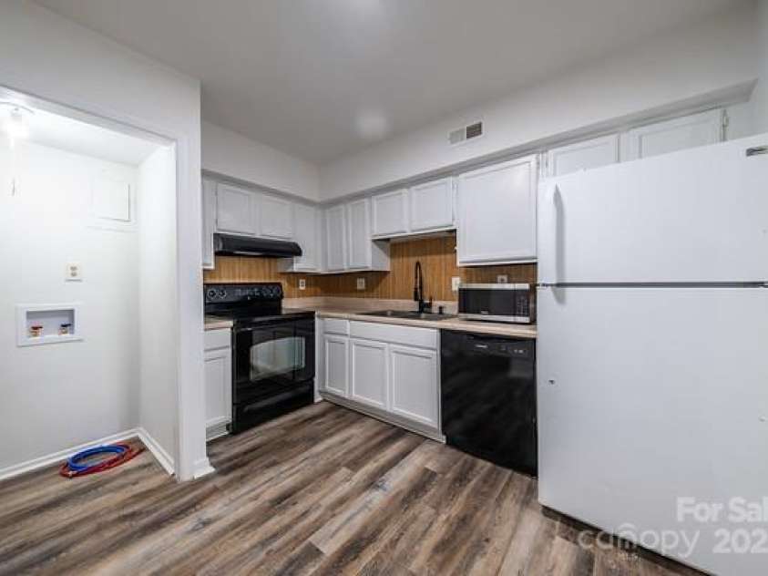 7151 Stonington Lane, Charlotte, NC 28227.  MLS# CAR4216068, YatesRealty ID 2475. 