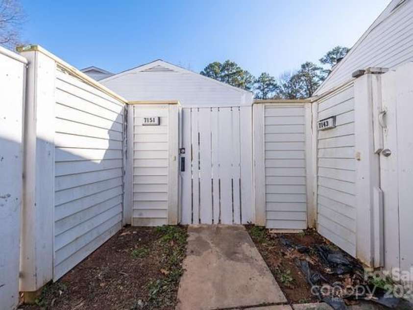 7151 Stonington Lane, Charlotte, NC 28227.  MLS# CAR4216068, YatesRealty ID 2475. 