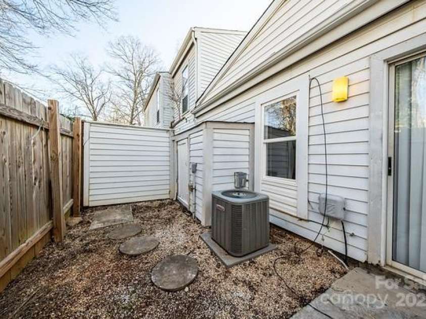 7151 Stonington Lane, Charlotte, NC 28227.  MLS# CAR4216068, YatesRealty ID 2475. 