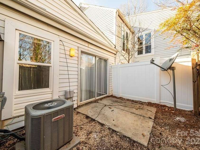 7151 Stonington Lane, Charlotte, NC 28227.  MLS# CAR4216068, YatesRealty ID 2475. 