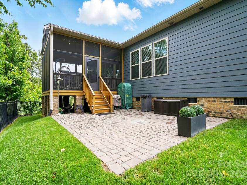 10903 Skymont Drive, Huntersville, NC 28078.  MLS# CAR4263999, YatesRealty ID 24750. 