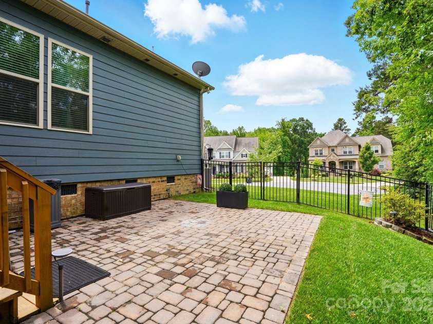 10903 Skymont Drive, Huntersville, NC 28078.  MLS# CAR4263999, YatesRealty ID 24750. 