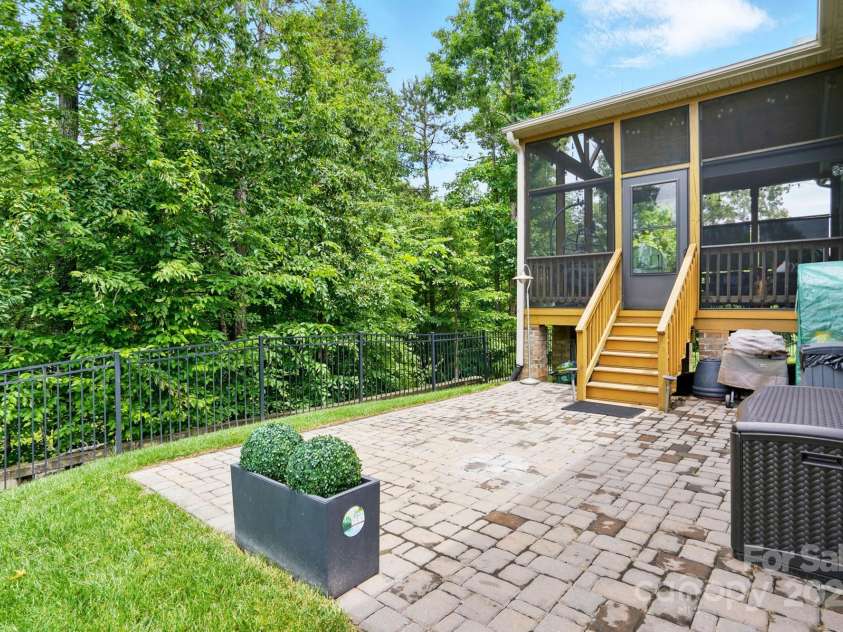 10903 Skymont Drive, Huntersville, NC 28078.  MLS# CAR4263999, YatesRealty ID 24750. 