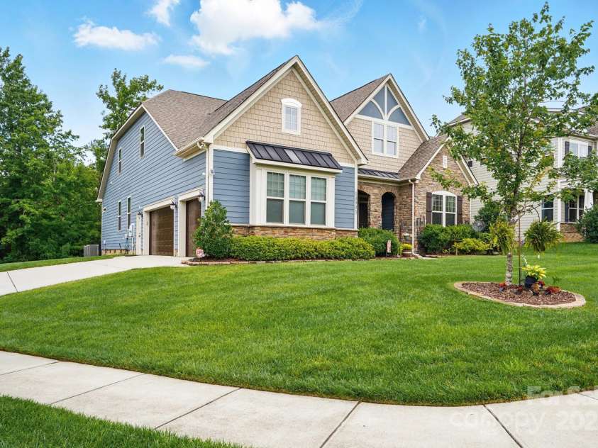 10903 Skymont Drive, Huntersville, NC 28078.  MLS# CAR4263999, YatesRealty ID 24750. 