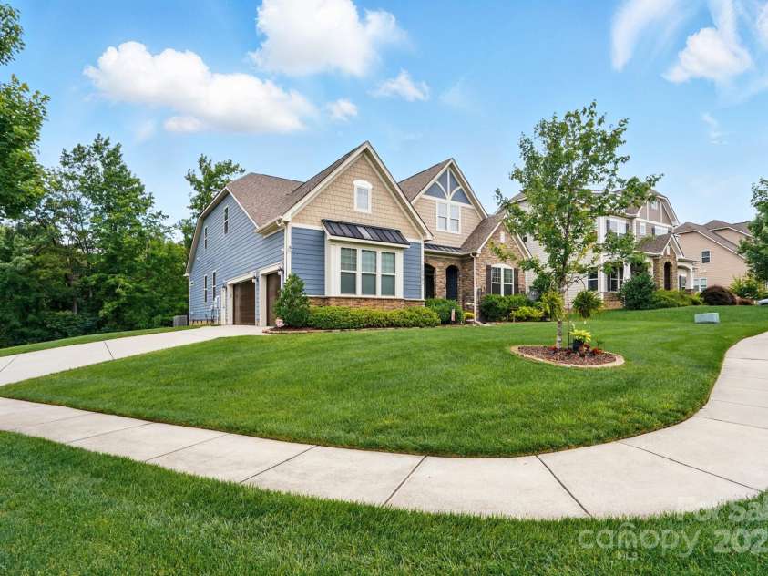 10903 Skymont Drive, Huntersville, NC 28078.  MLS# CAR4263999, YatesRealty ID 24750. 