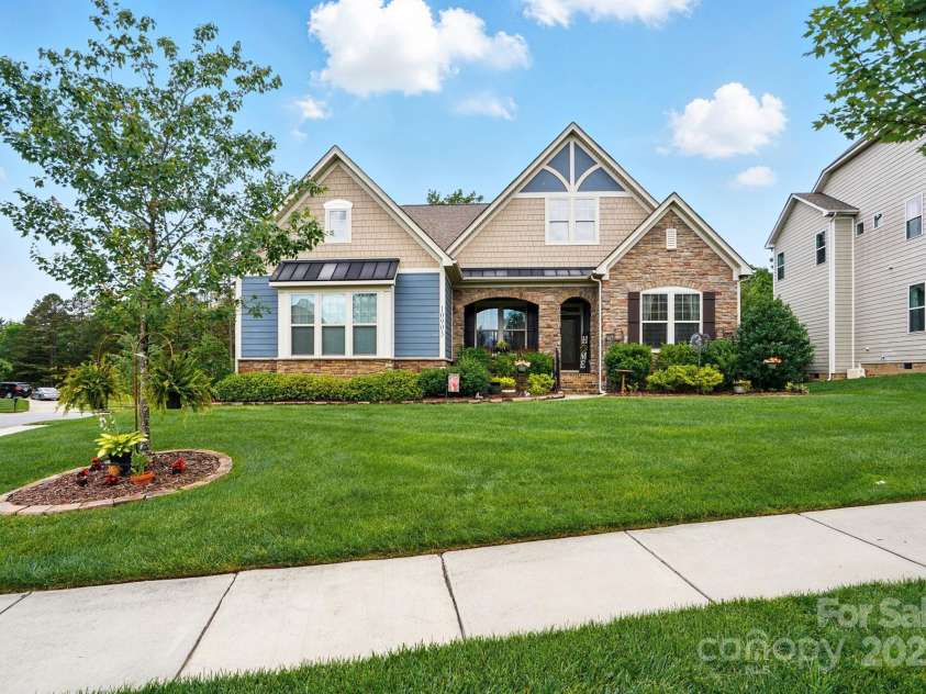 10903 Skymont Drive, Huntersville, NC 28078.  MLS# CAR4263999, YatesRealty ID 24750. 