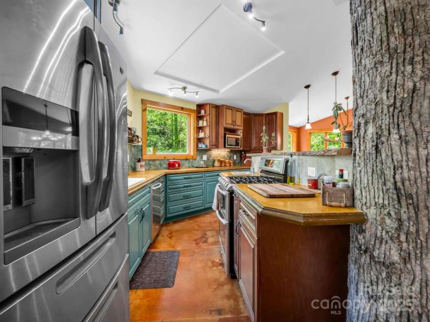 259 & 265 Black Oak Cove Road, Candler, NC 28715.  MLS# CAR4256200, YatesRealty ID 24751. 