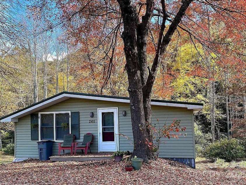 259 & 265 Black Oak Cove Road, Candler, NC 28715.  MLS# CAR4256200, YatesRealty ID 24751. Guest cottage