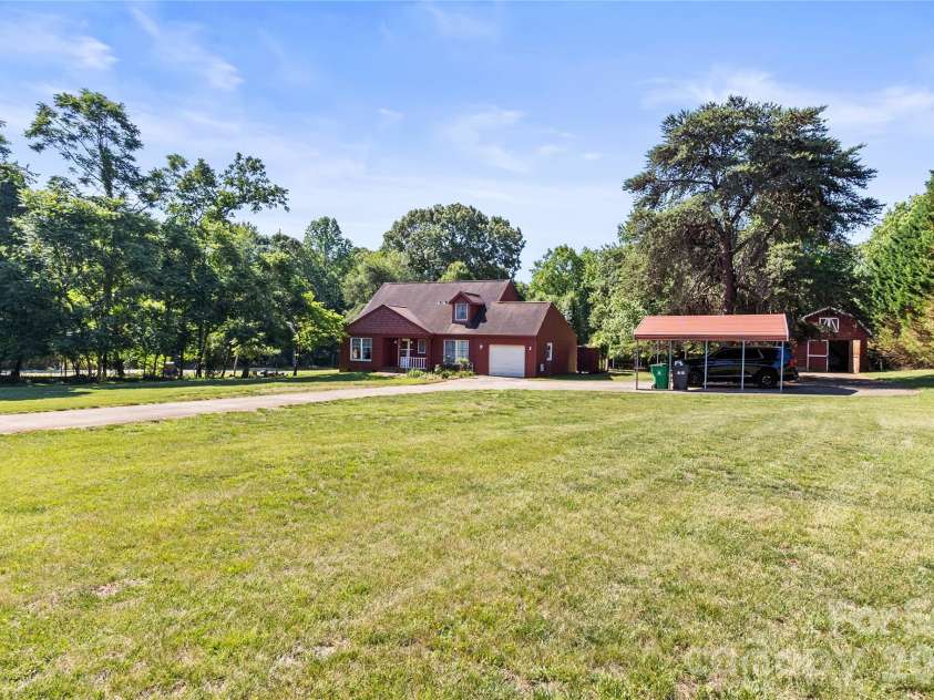 7101 Rock Island Road, Charlotte, NC 28278.  MLS# CAR4380273, YatesRealty ID 24751. 