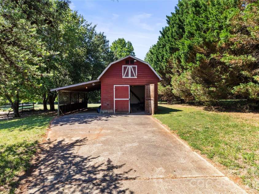 7101 Rock Island Road, Charlotte, NC 28278.  MLS# CAR4380273, YatesRealty ID 24751. 