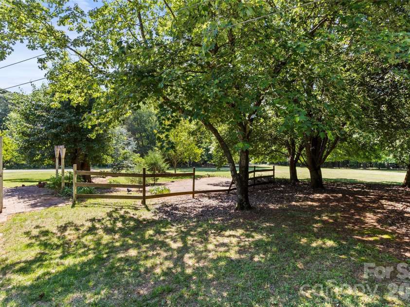 7101 Rock Island Road, Charlotte, NC 28278.  MLS# CAR4380273, YatesRealty ID 24751. 