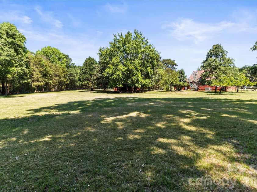7101 Rock Island Road, Charlotte, NC 28278.  MLS# CAR4380273, YatesRealty ID 24751. Back Yard