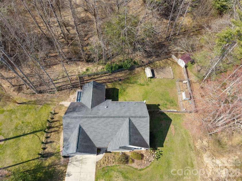 163 Oak Apple Lane, Hendersonville, NC 28792.  MLS# CAR4354039, YatesRealty ID 24752. 