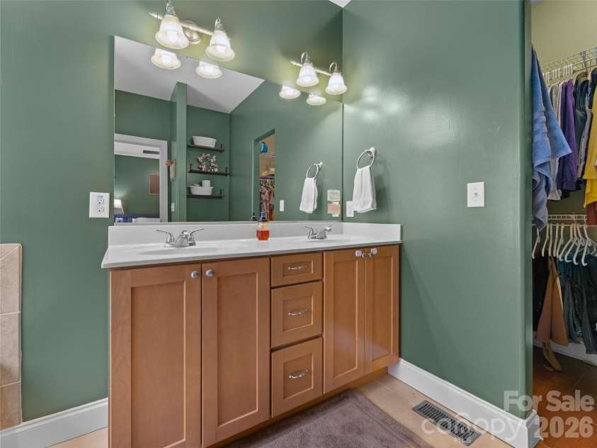 163 Oak Apple Lane, Hendersonville, NC 28792.  MLS# CAR4354039, YatesRealty ID 24752. 