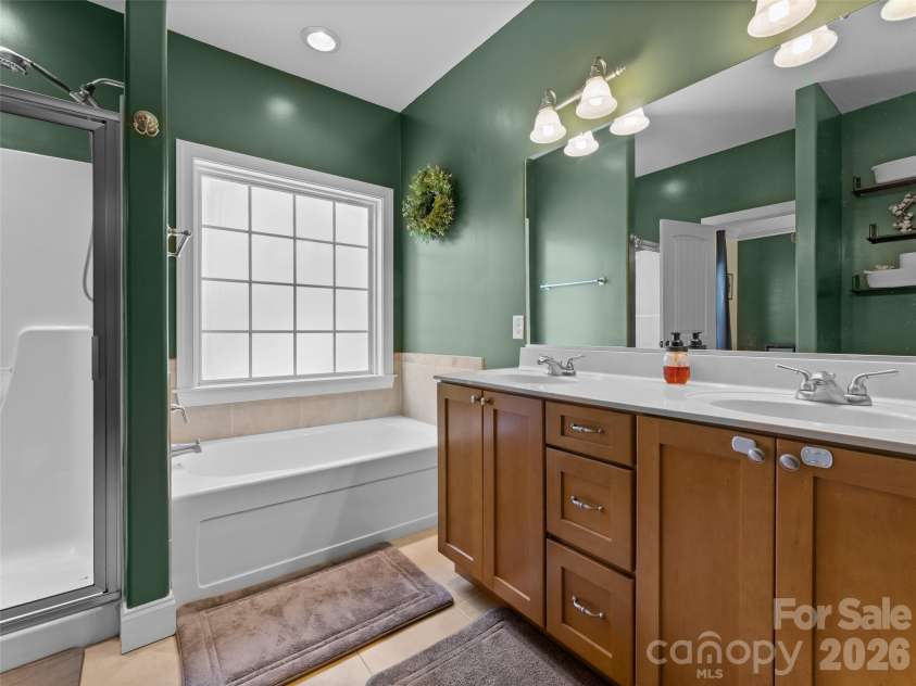 163 Oak Apple Lane, Hendersonville, NC 28792.  MLS# CAR4354039, YatesRealty ID 24752. 